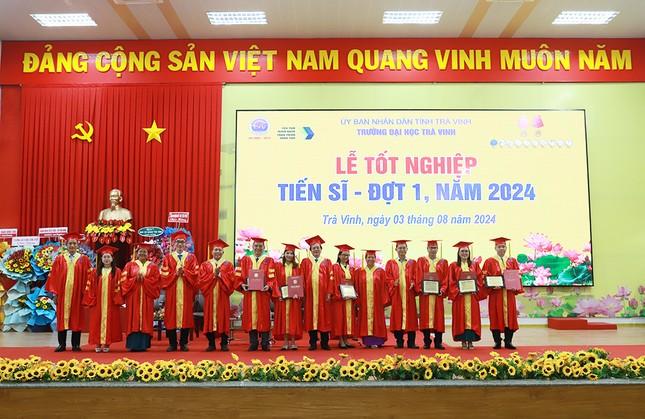 Cụ ông 73 tuổi tốt nghiệp tiến sĩ-3