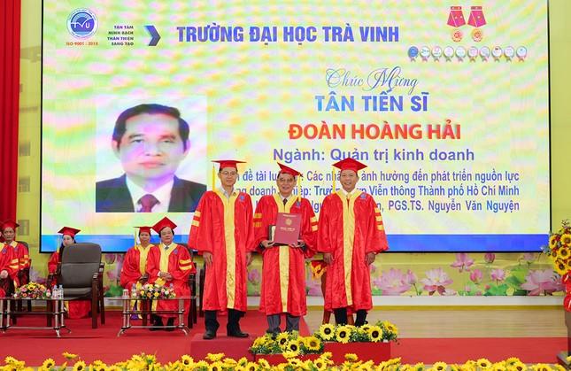 Cụ ông 73 tuổi tốt nghiệp tiến sĩ-2