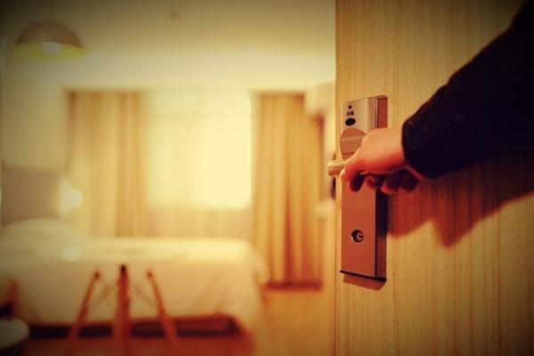 Án tù cho 2 phụ huynh cặp bồ với nhau bỏ rơi gia đình gây tranh cãi ở Trung Quốc-2