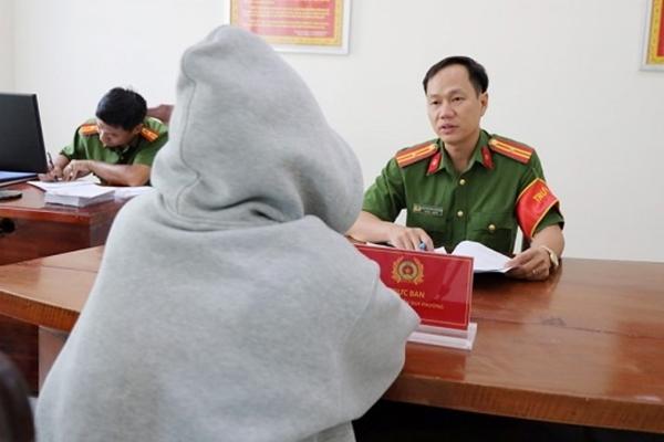 Vờ mua vàng rồi cướp bỏ chạy, bị bắt tại trận do đề xe máy không nổ-2