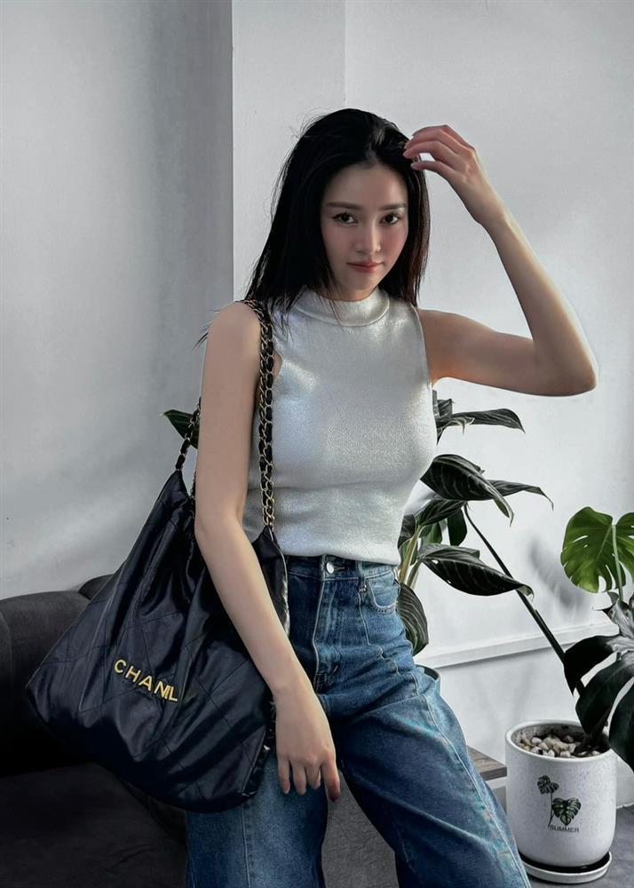 10 set quần jeans đẹp nhất mùa hè 2024 của các mỹ nhân Việt-3