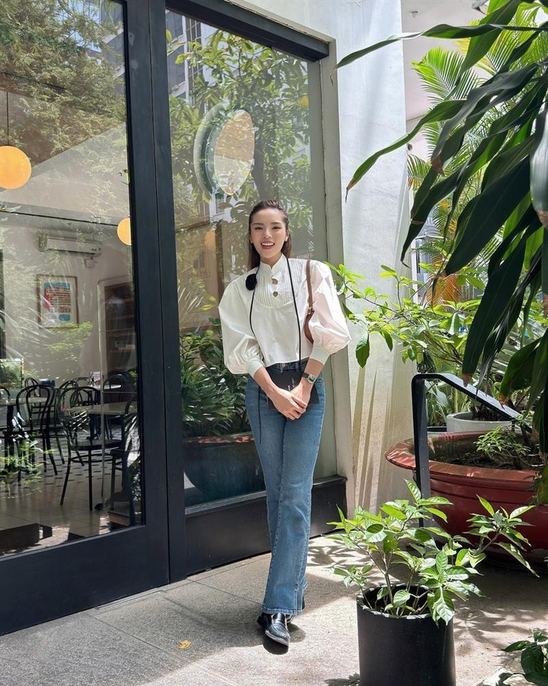 10 set quần jeans đẹp nhất mùa hè 2024 của các mỹ nhân Việt