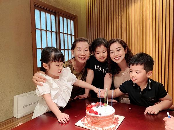 Diện mạo trẻ đẹp ở tuổi U70 của mẹ chồng Hoa hậu Jennifer Phạm-7