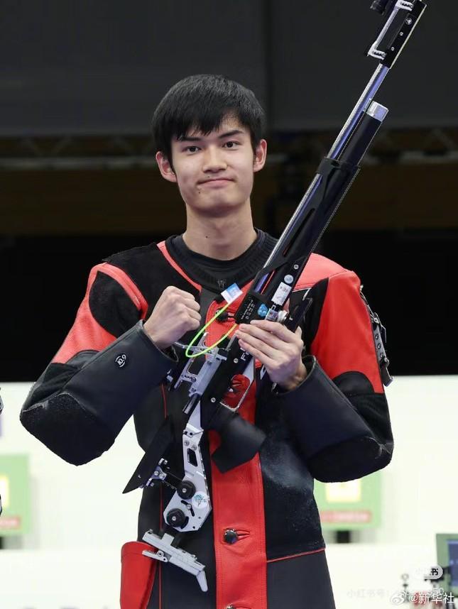 Học bá Trung Quốc bị trêu tranh thủ nghỉ hè lấy huy chương Vàng Olympics-4