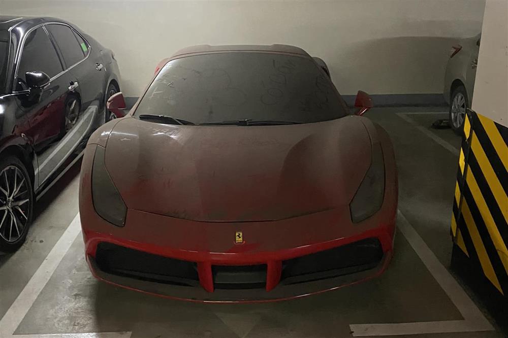 Siêu xe Ferrari 488 từng của Cường Đô La phủ bụi trong hầm chung cư Hà Nội-3