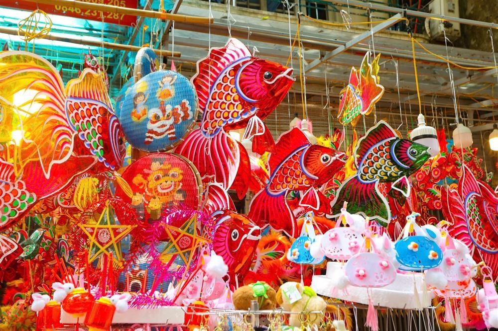 Người Hà Nội lên đồ đi chơi Trung thu sớm trên phố Hàng Mã-13