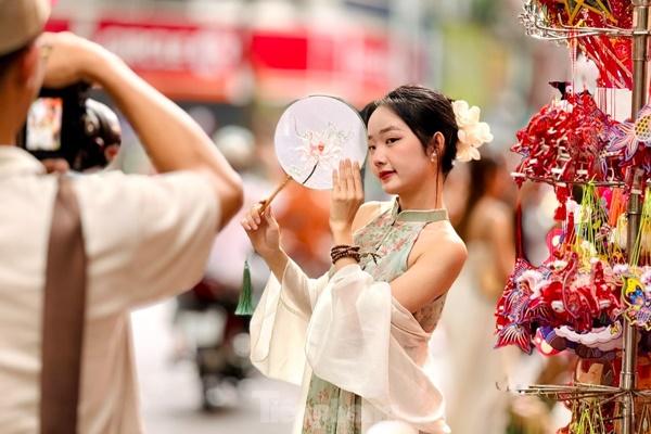 Lung linh sắc màu phố Hàng Mã dịp Trung thu-1