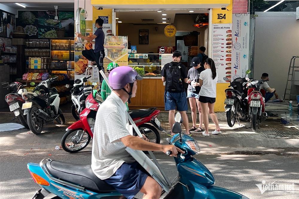 Nhiều tiệm bánh mì ở Nha Trang dương tính ‘dư lượng thuốc trừ sâu’ trong rau-1