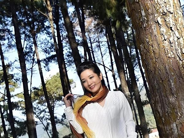 Đời thực bình dị của nữ NSƯT nổi tiếng có tình bạn tốt với vua hề chèo Xuân Hinh-2