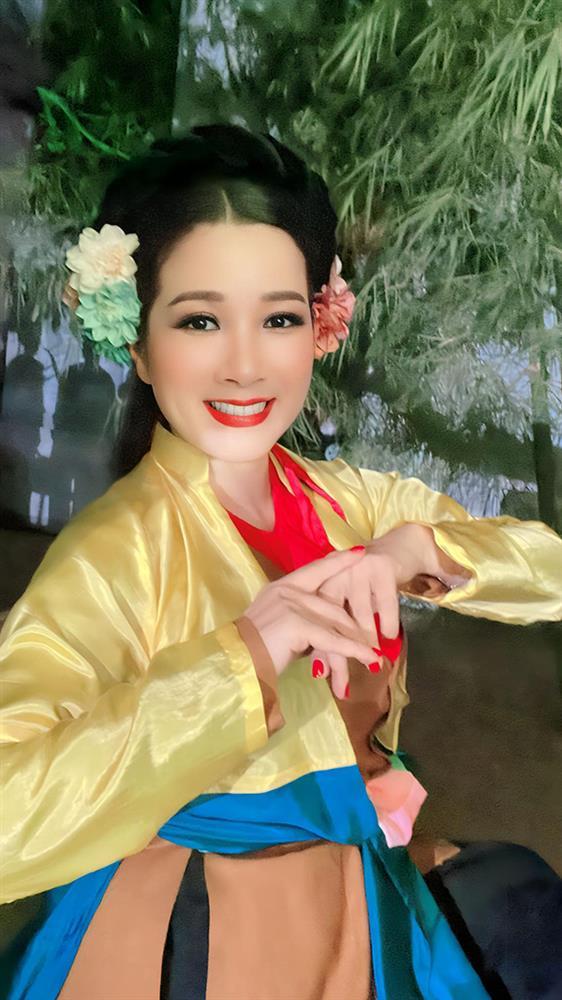 Đời thực bình dị của nữ NSƯT nổi tiếng có tình bạn tốt với vua hề chèo Xuân Hinh-6