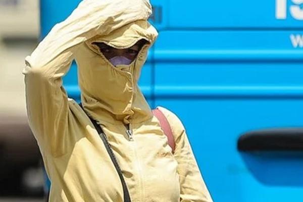 Thời tiết Hà Nội 3 ngày tới: Nắng nóng gay gắt đến 38 độ trước khi lại mưa giông-3