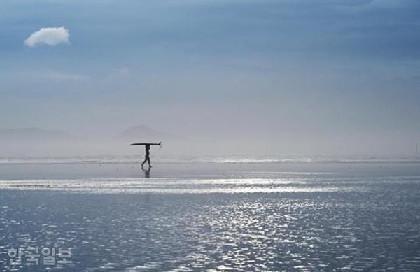 Bãi biển suýt bị xóa sổ thành thiên đường lướt sóng, ngắm hoàng hôn-3