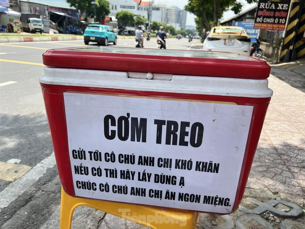 Cơm treo xúc động ở TPHCM-2