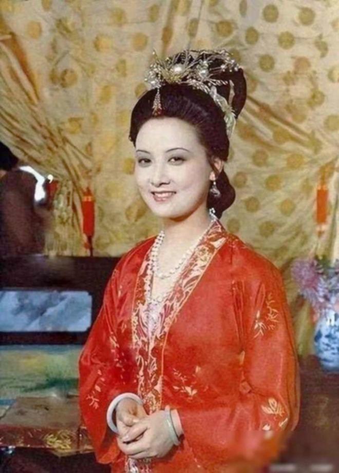 Phượng Ớt Đặng Tiệp trong Hồng lâu mộng: Làm chủ cuộc đời nhưng lại chịu nỗi khổ mẹ kế-3