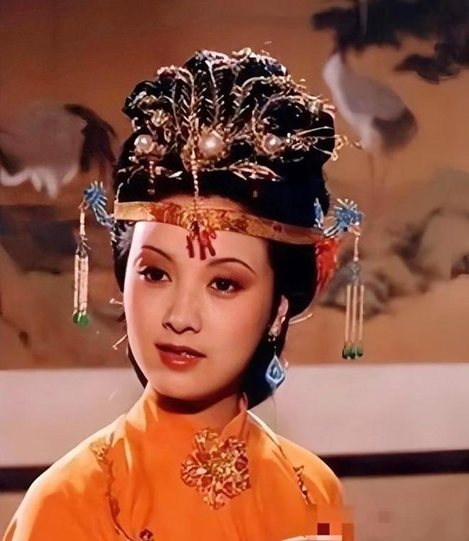 Phượng Ớt Đặng Tiệp trong Hồng lâu mộng: Làm chủ cuộc đời nhưng lại chịu nỗi khổ mẹ kế-4