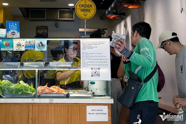 Vì sao Khánh Hòa lấy mẫu rau loạt tiệm bánh mì ở Nha Trang xét nghiệm?-1