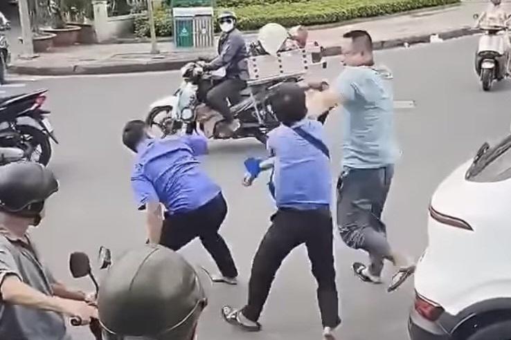 Tạm giữ nhóm thanh niên gặp ai thấy ngứa mắt là đánh, chặt biển số xe-2