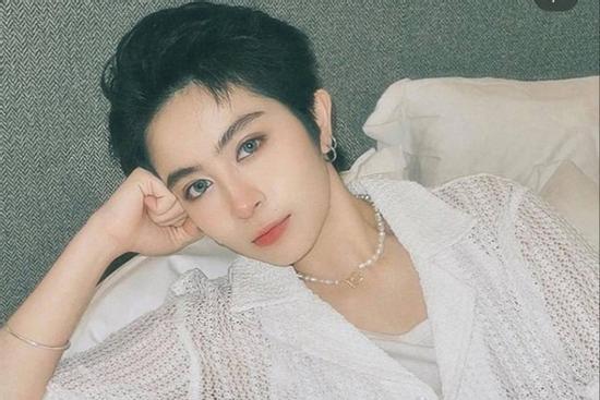 Sau gần nửa ngày lộ clip hôn Xoài Non, Gil Lê chính thức lộ diện