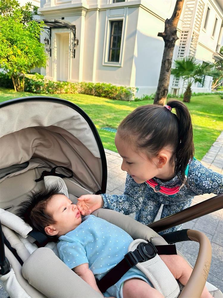 Con thường xuyên bị nhận nhầm giới tính, hội hot mom Vbiz đau đầu đính chính