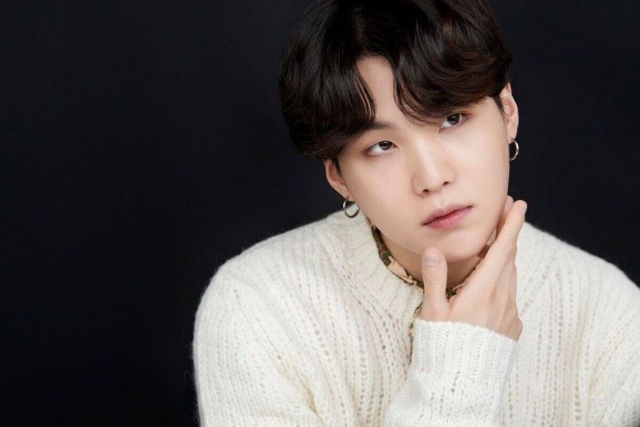 Suga (BTS) cúi đầu xin lỗi-1