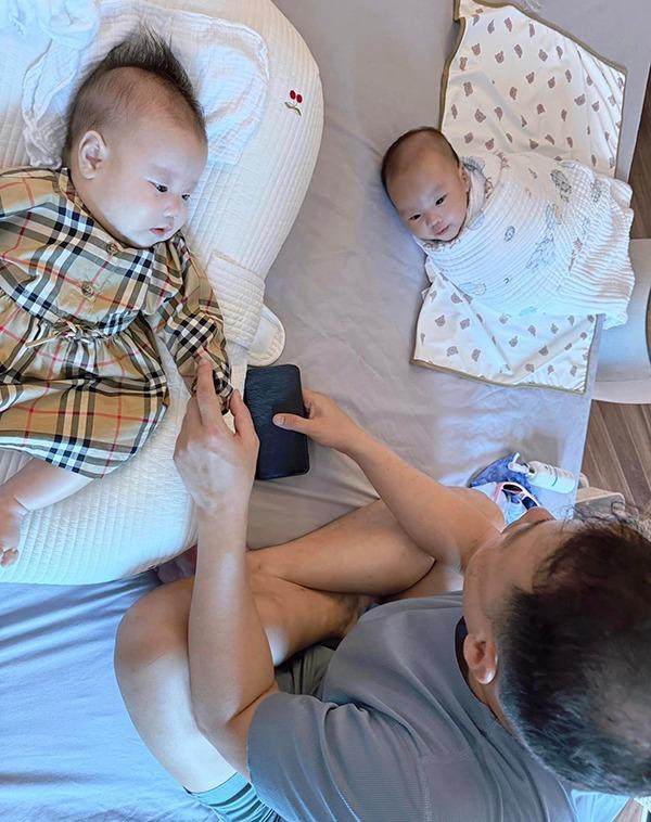 Shark Bình - Phương Oanh chăm cặp song sinh như thế nào?-1