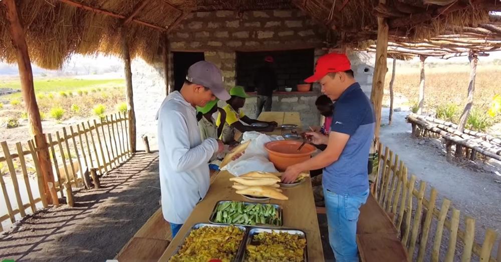 Lần đầu thử bánh mì trứng, người châu Phi tiết lộ lý do thèm nhưng không ăn thêm-1