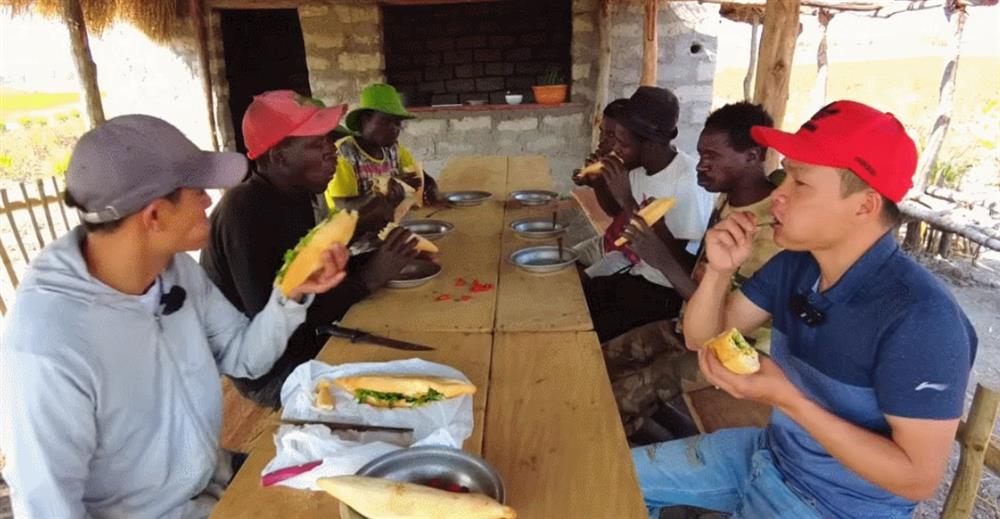 Lần đầu thử bánh mì trứng, người châu Phi tiết lộ lý do thèm nhưng không ăn thêm-6