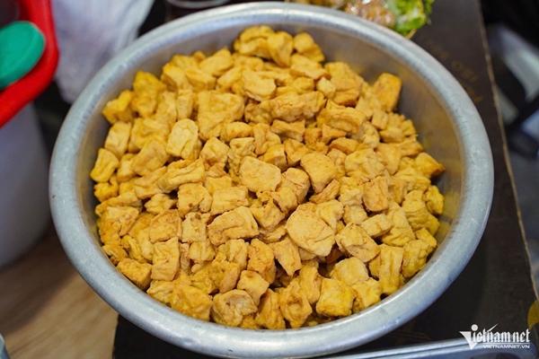 Bún riêu vỉa hè tên kém sang ở Hà Nội, đêm nào cũng bán vài trăm bát-6