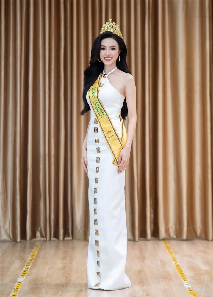 Á hậu Miss Grand Vietnam Hạnh Nguyên: Mẹ là giáo viên tiểu học, cha dạy ĐH Đồng Tháp-6