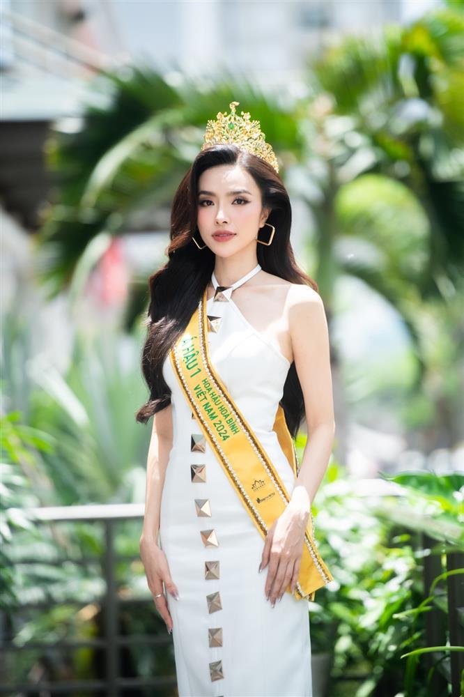 Á hậu Miss Grand Vietnam Hạnh Nguyên: Mẹ là giáo viên tiểu học, cha dạy ĐH Đồng Tháp-8