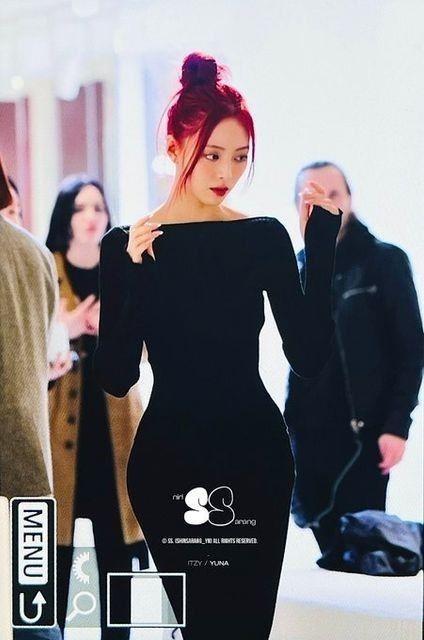 Vóc dáng của Yuna (ITZY) trong lịch trình gần đây trở thành chủ đề nóng-2