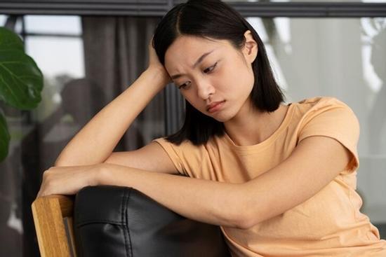 Sống khổ sở, sụt 7kg vì hàng xóm bán bún đậu mắm tôm