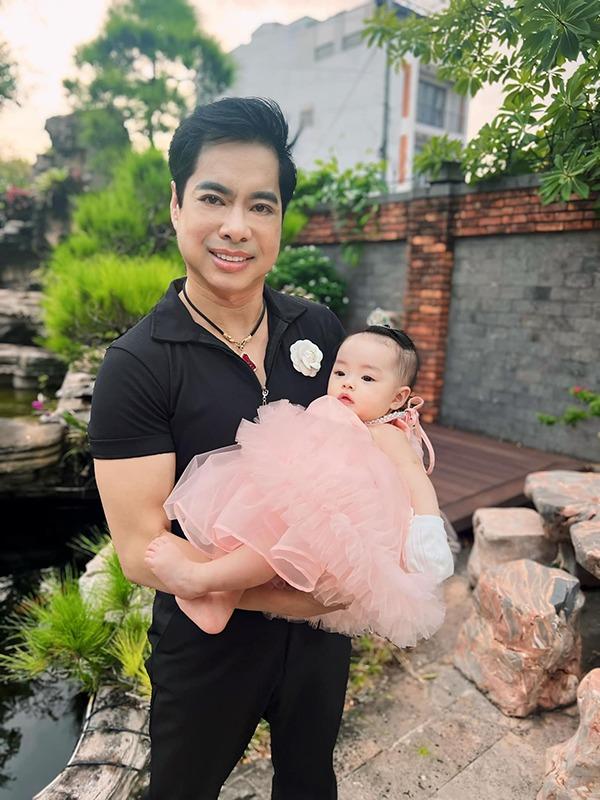 Thân thế 2 em bé con nuôi của ca sĩ Ngọc Sơn-1