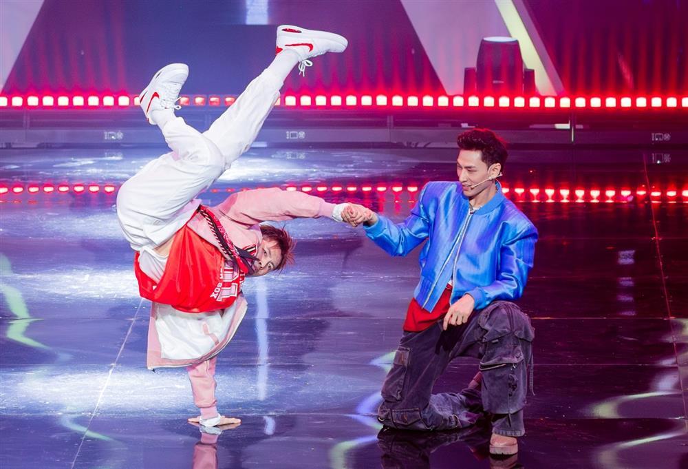 TikToker nổi tiếng bị làm mờ mặt trong show Anh trai-6