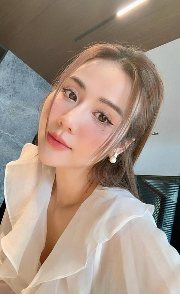 Huyền Lizzie sở hữu làn da trẻ trung ở tuổi 34 nhờ cách đáng tham khảo