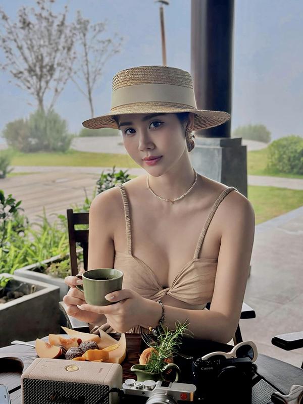 Huyền Lizzie sở hữu làn da trẻ trung ở tuổi 34 nhờ cách đáng tham khảo