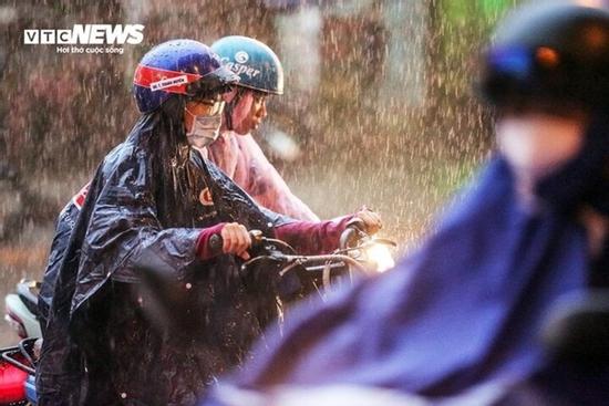 Dự báo thời tiết ngày 13/8: Miền Bắc mưa lớn tập trung vào đêm và sáng