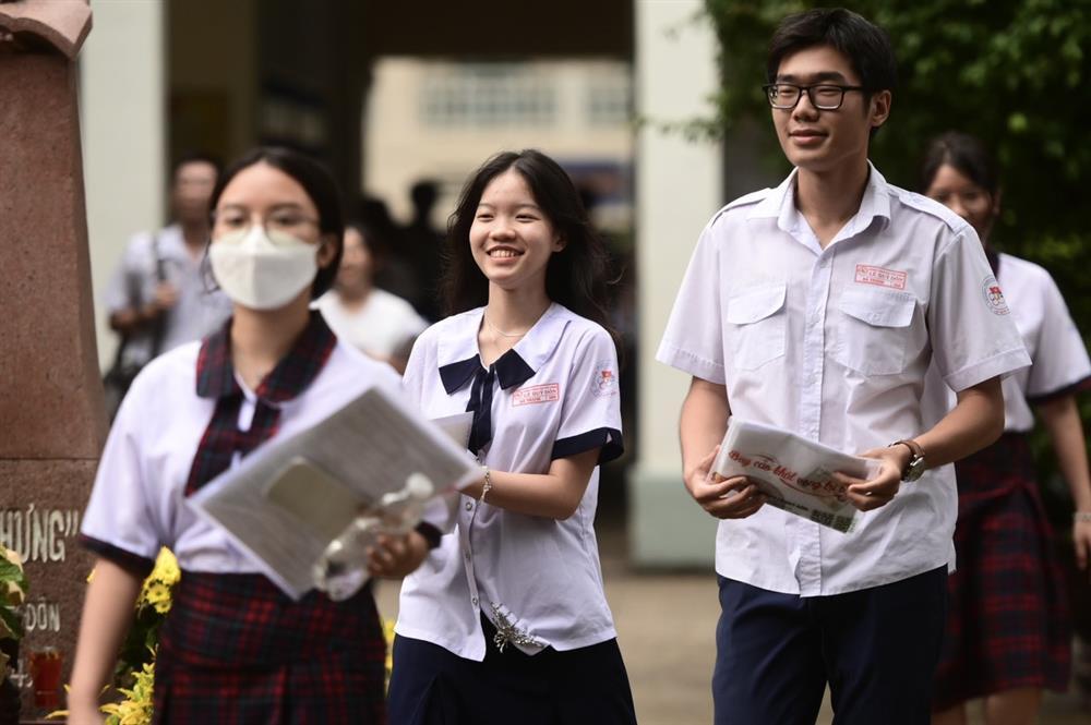 Ngày đầu lọc ảo: Nhiều trường bội thu thí sinh, điểm chuẩn sẽ tăng-1