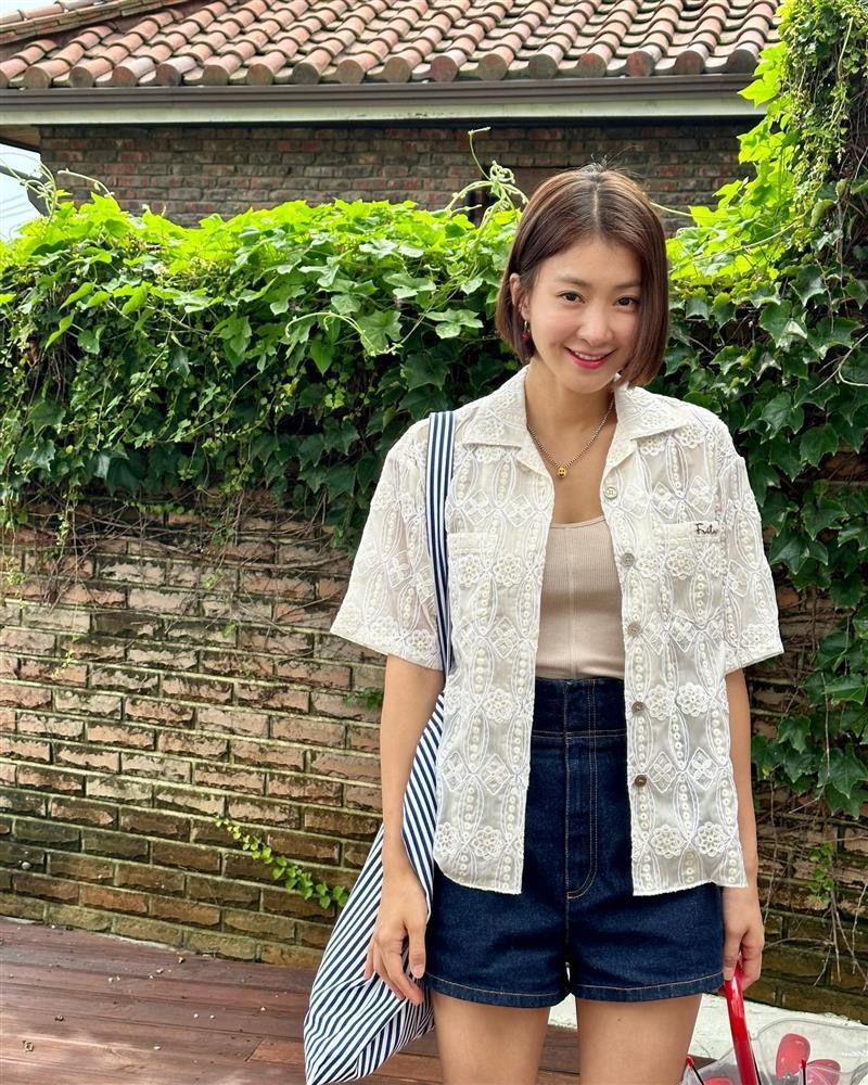 4 món đồ denim cho phụ U40 trẻ trung, năng động-3