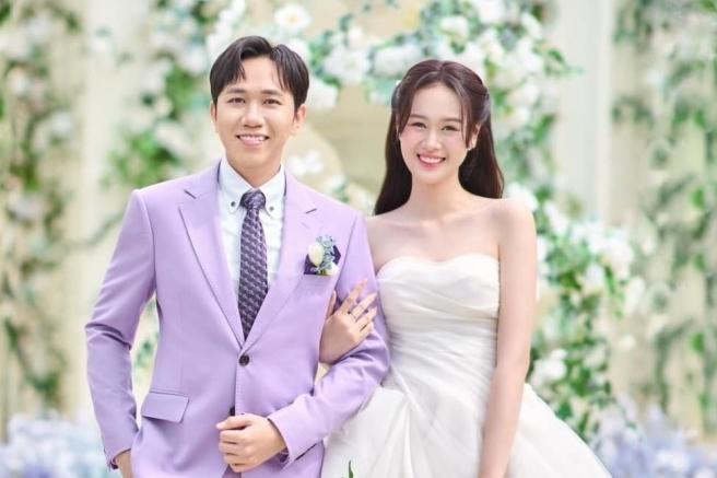 Trấn Thành hỗ trợ Anh Đức cầu hôn bạn gái kém 12 tuổi xinh như hoa hậu-4