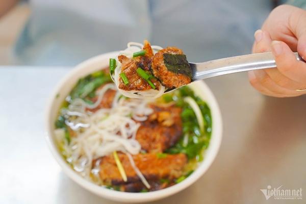 Quán bún chả phiên bản lạ ở Hà Nội được Michelin khen, khách tò mò tìm địa chỉ-10