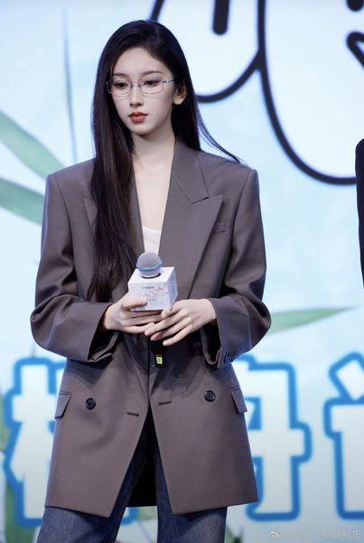 Nhan sắc tuyệt đẹp của Vương Sở Nhiên và Lưu Lệnh Tư khiến dân tình mê mẩn, xem phim gấp-2