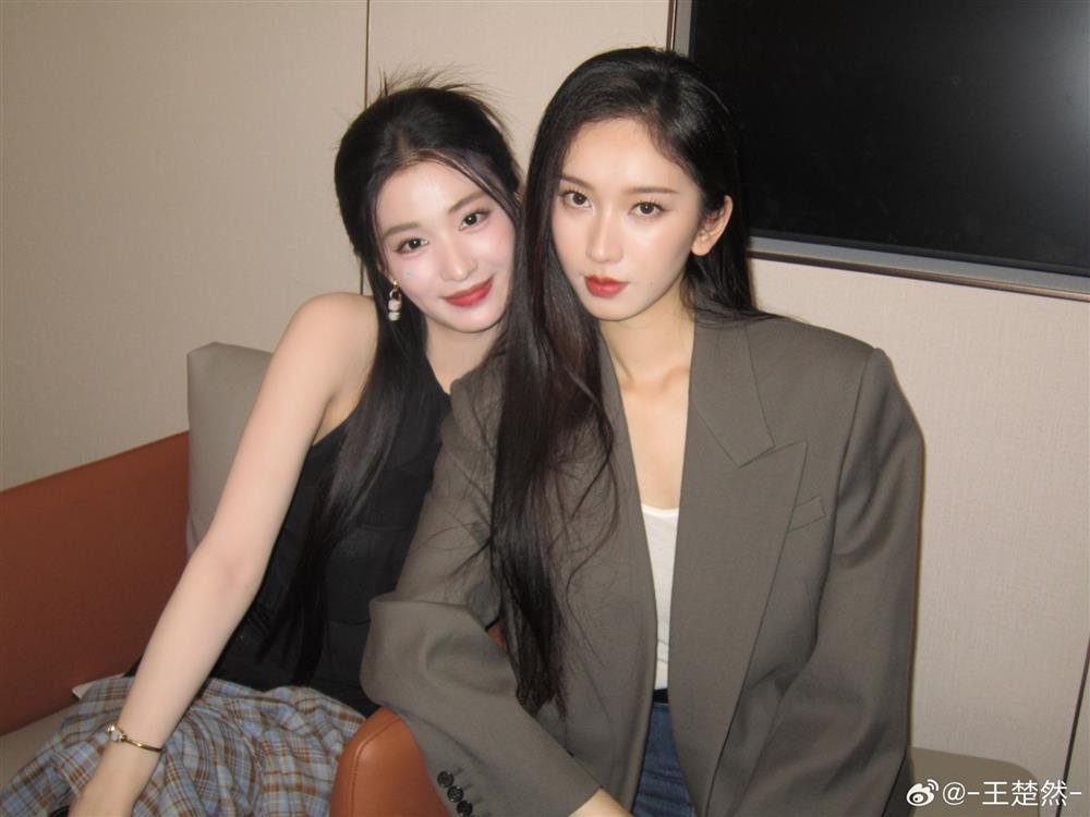 Nhan sắc tuyệt đẹp của Vương Sở Nhiên và Lưu Lệnh Tư khiến dân tình mê mẩn, xem phim gấp-3