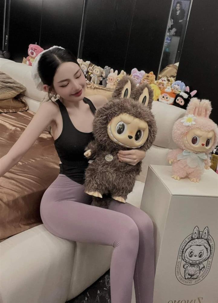 Chị em săn lùng móc khóa gấu bông bé tí với giá tiền triệu-8