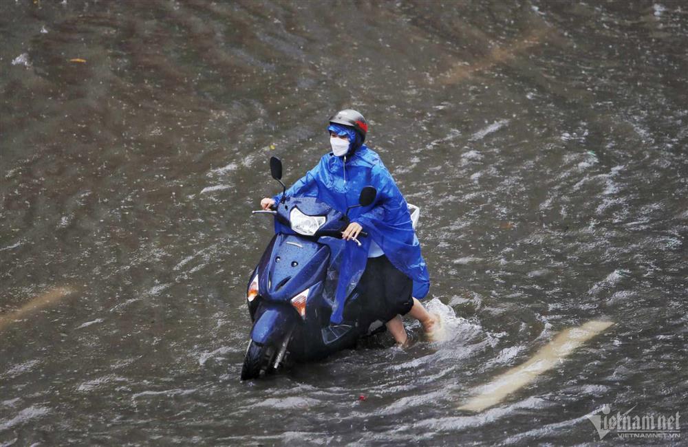 Thời tiết Hà Nội 3 ngày tới: Tiếp tục mưa giông xen nắng gián đoạn-1