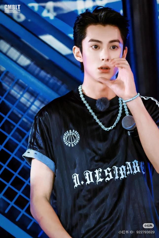 Hỗn loạn cảnh nam diễn viên bị đám đông vây kín-1