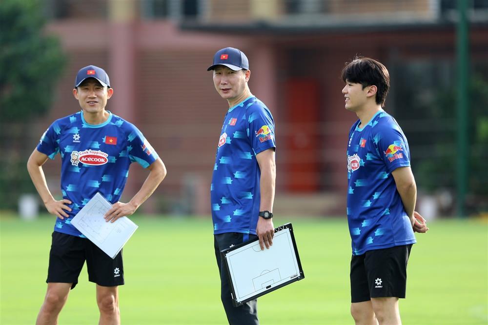 HLV Kim Sang Sik tính gì với U22 Việt Nam?-2