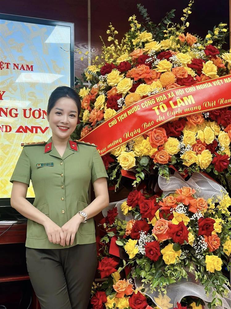 Diễn viên Minh Hương trở thành Đại úy công an ở tuổi 39-1