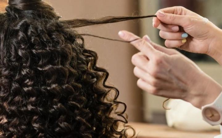 Tóc xoăn nên chọn uốn nóng hay uốn lạnh?-3