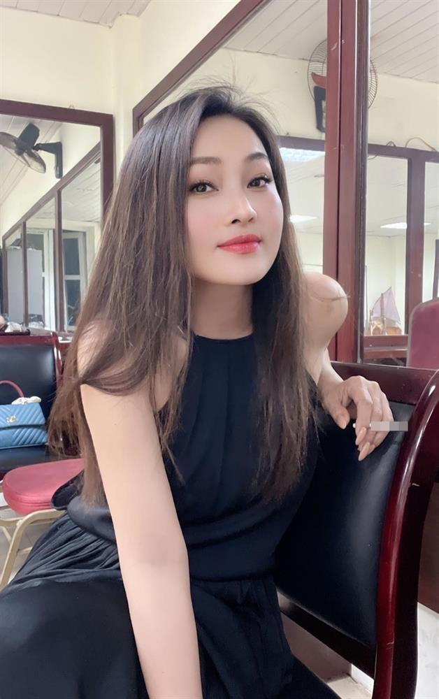 Nhan sắc vợ đẹp kém 32 tuổi của NSND là nguyên giám đốc Nhà hát Tuổi trẻ và Nhà hát kịch Việt Nam-10